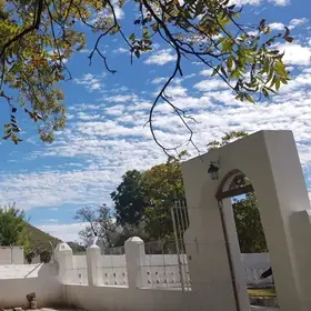 Arco blanco de la Hacienda de San Lorenzo, de Casa Madero, en Parras